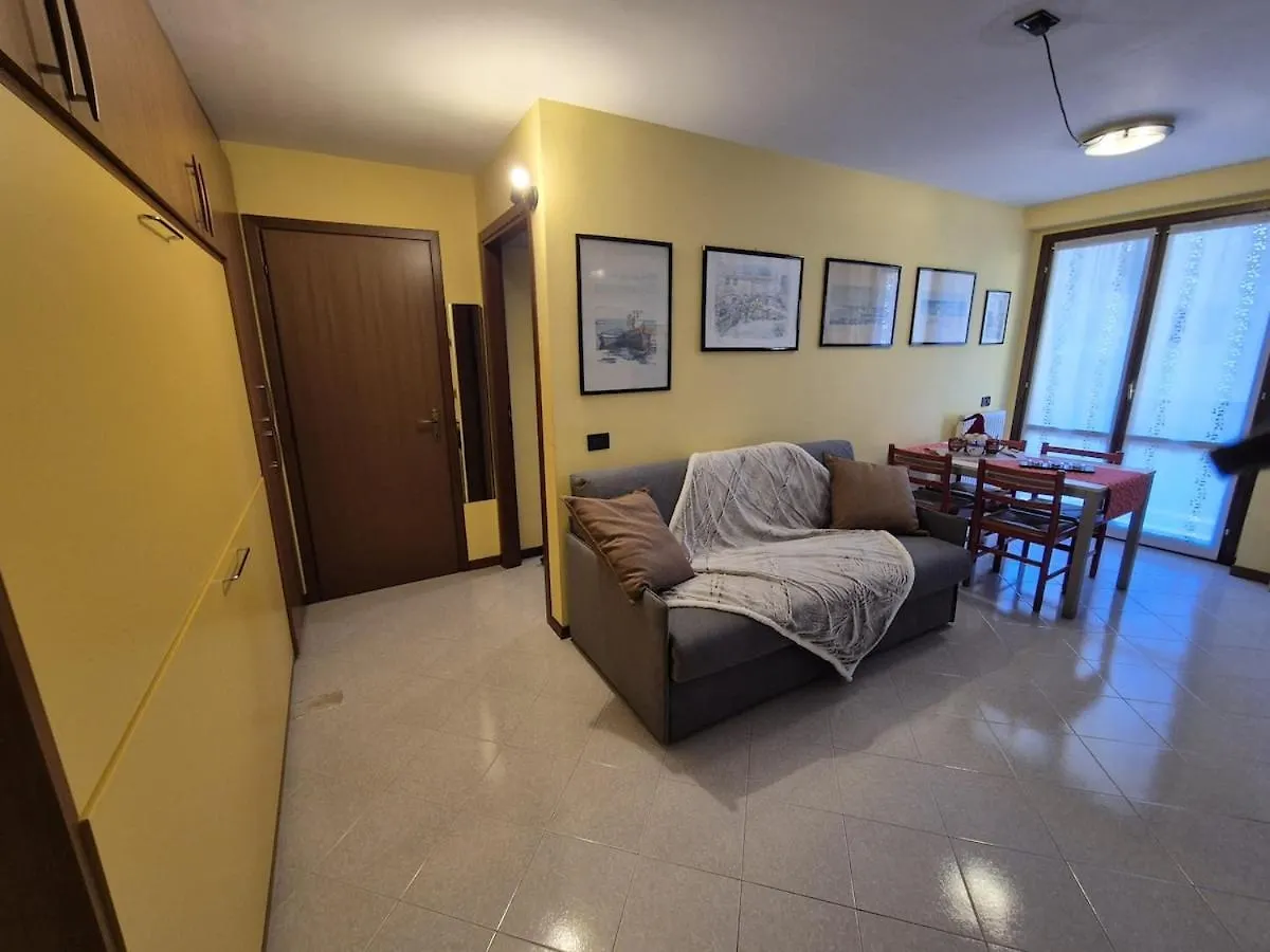 Sweet Home Ampio Bilocale Con Balcone Soleggiato E Posto Auto Le Bratte 0*,  Ιταλία