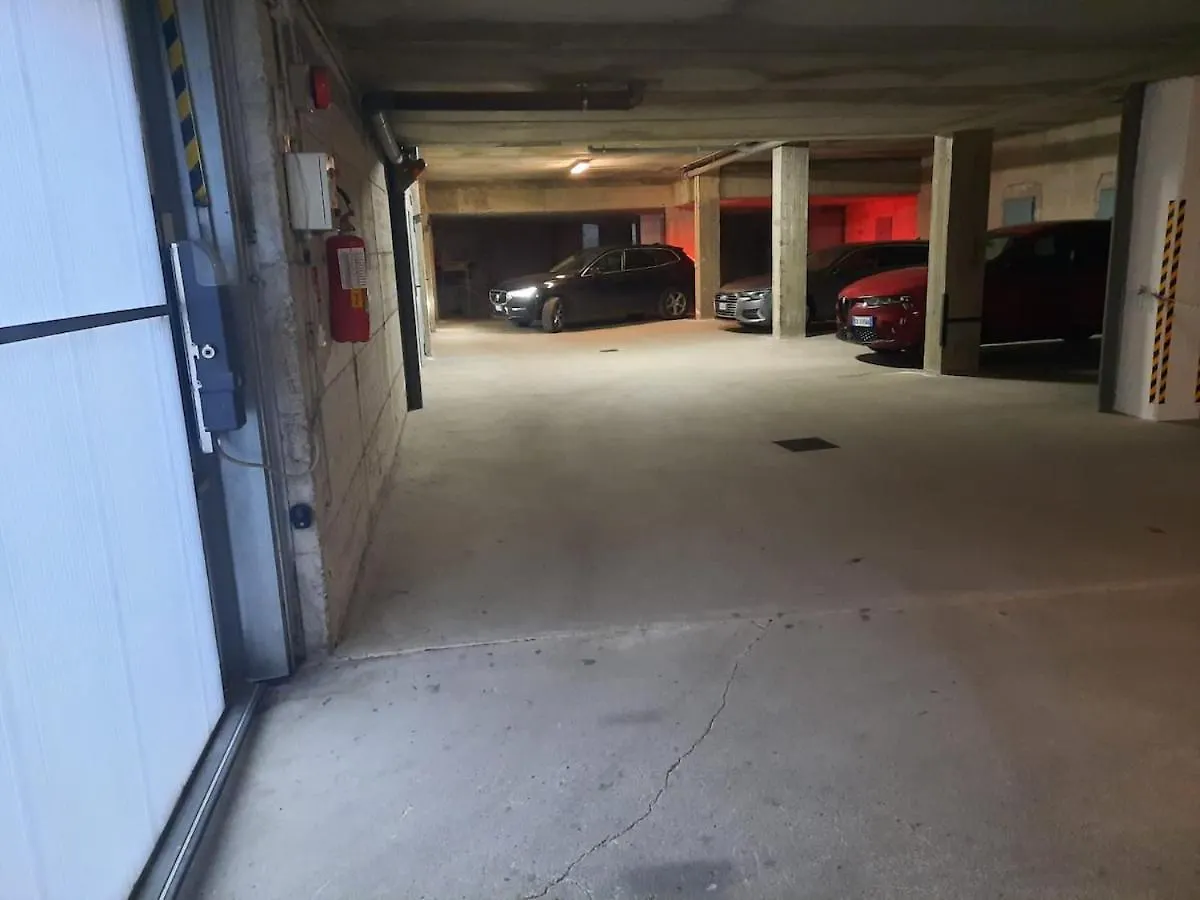 Sweet Home Ampio Bilocale Con Balcone Soleggiato E Posto Auto Le Bratte Διαμέρισμα