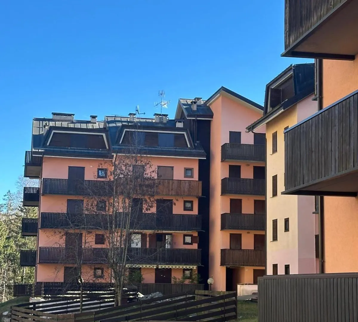 Sweet Home Ampio Bilocale Con Balcone Soleggiato E Posto Auto Le Bratte Διαμέρισμα