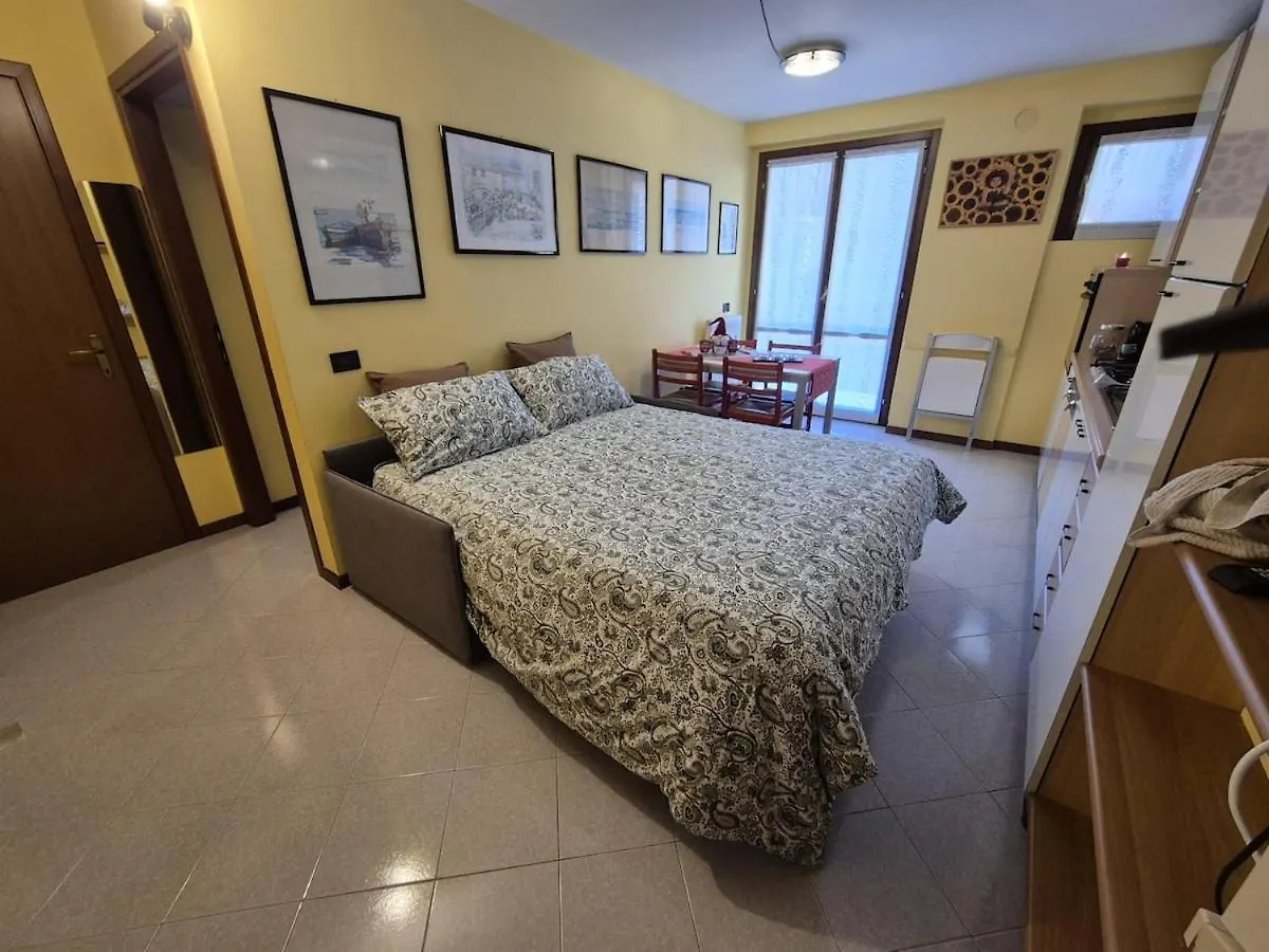 Apartment Sweet Home Ampio Bilocale Con Balcone Soleggiato E Posto Auto Le Bratte Italy